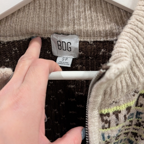 Urban Outfitters 1/2 Zip sweater - Picture 6 of 7